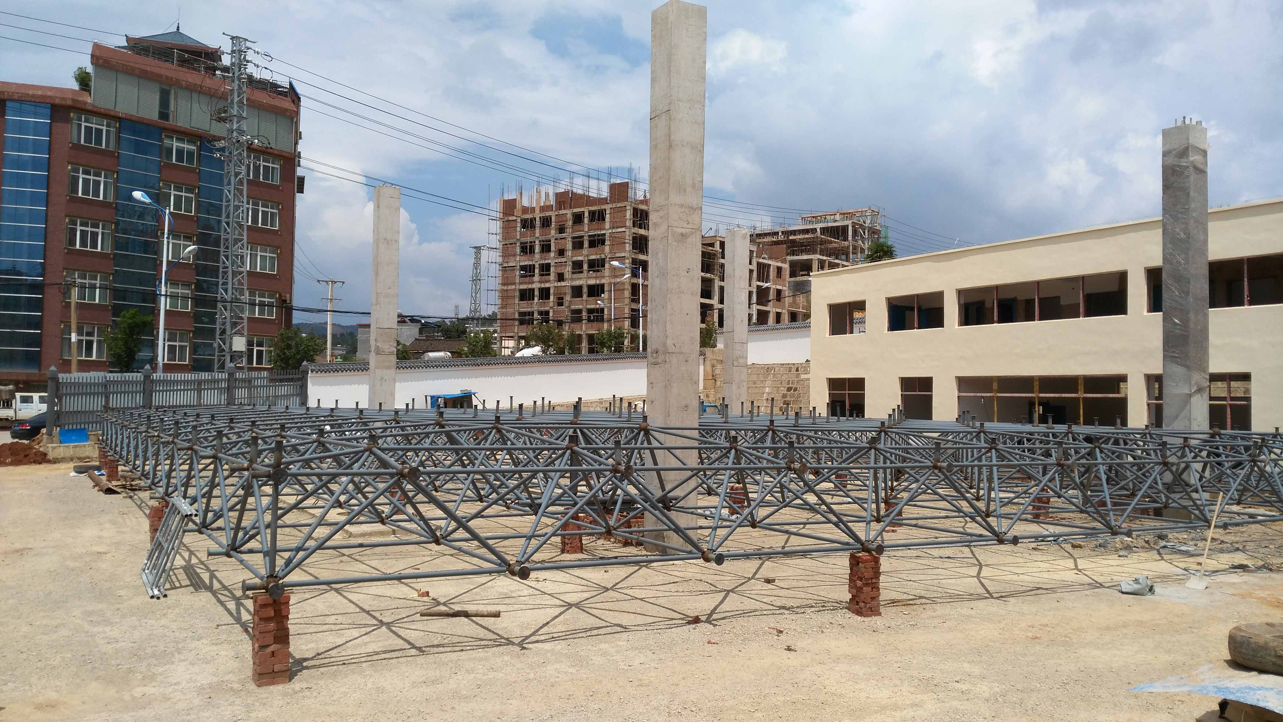 二连浩特小型加油站网架